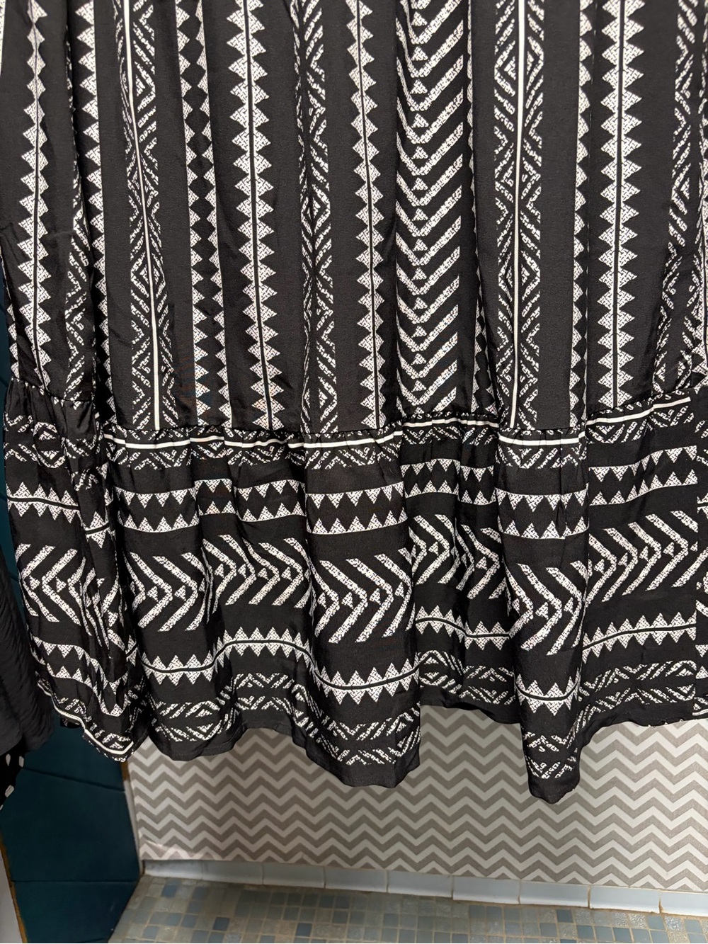 BloomChic Sleeveless Black & White Patterned V-Neck Dress - Picture 3 of 8